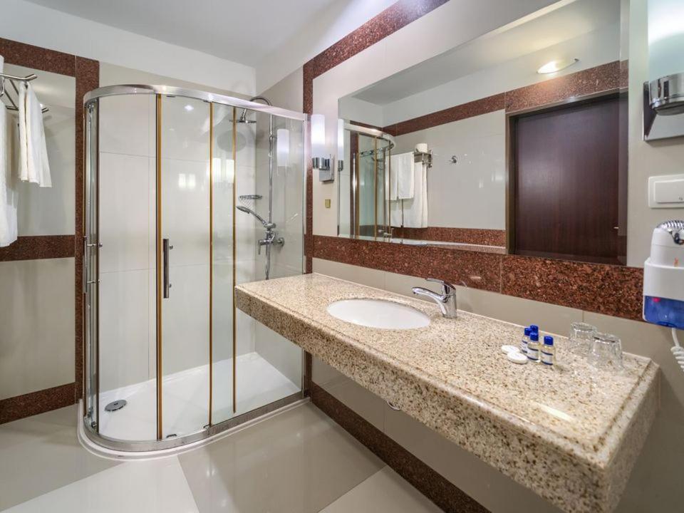 Hotel Golebiewski Mikolajki Экстерьер фото