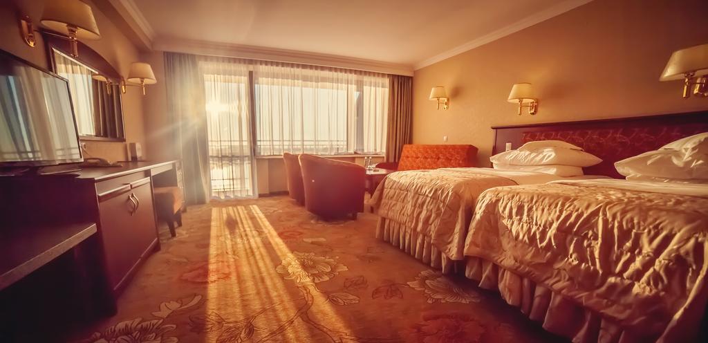 Hotel Golebiewski Mikolajki Экстерьер фото
